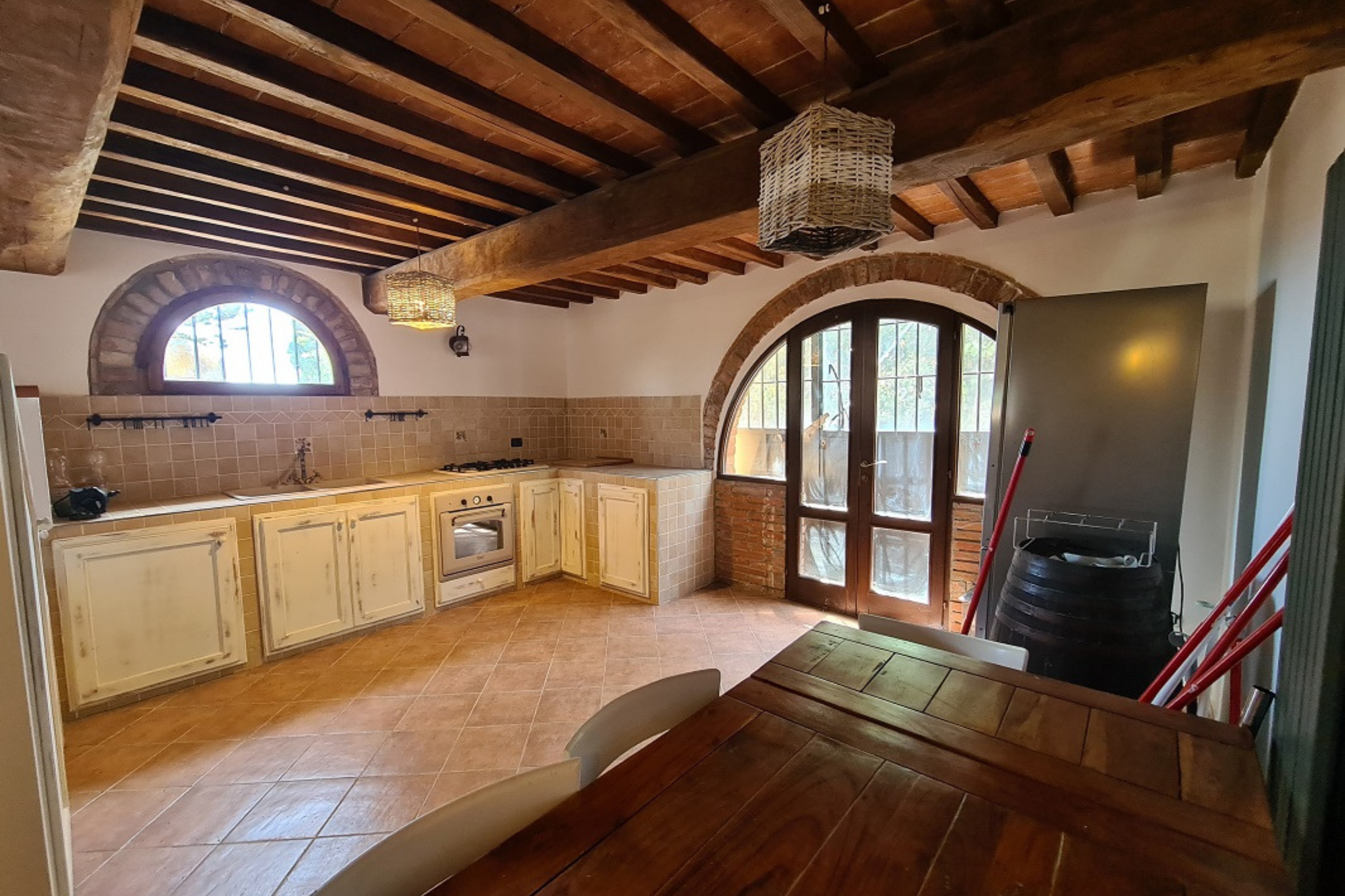 Cucina prima dell’intervento di home staging – Montespertoli - Botinaccio